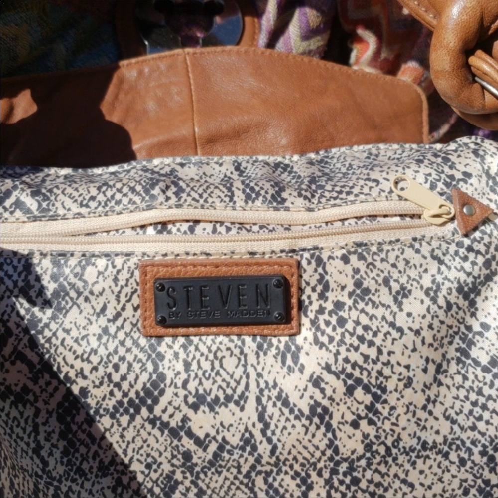 EUC Steve Madden distressed leather brown hobo - Picture 7 of 8